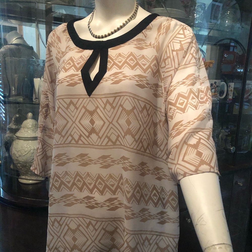 Beautiful, Silky Dressy Top , for any occasion, - Picture 4 of 8